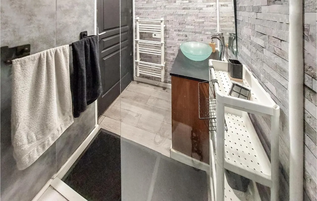 Gorgeous Apartment In Saint-Bonnet-Le-Chatea