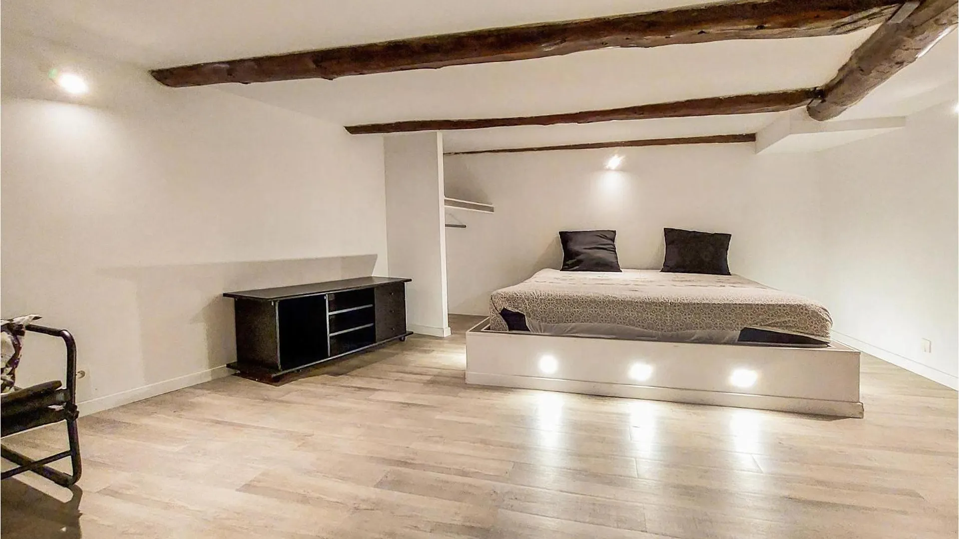 Gorgeous Apartment In Saint-Bonnet-Le-Chatea Saint-Bonnet-le-Chateau