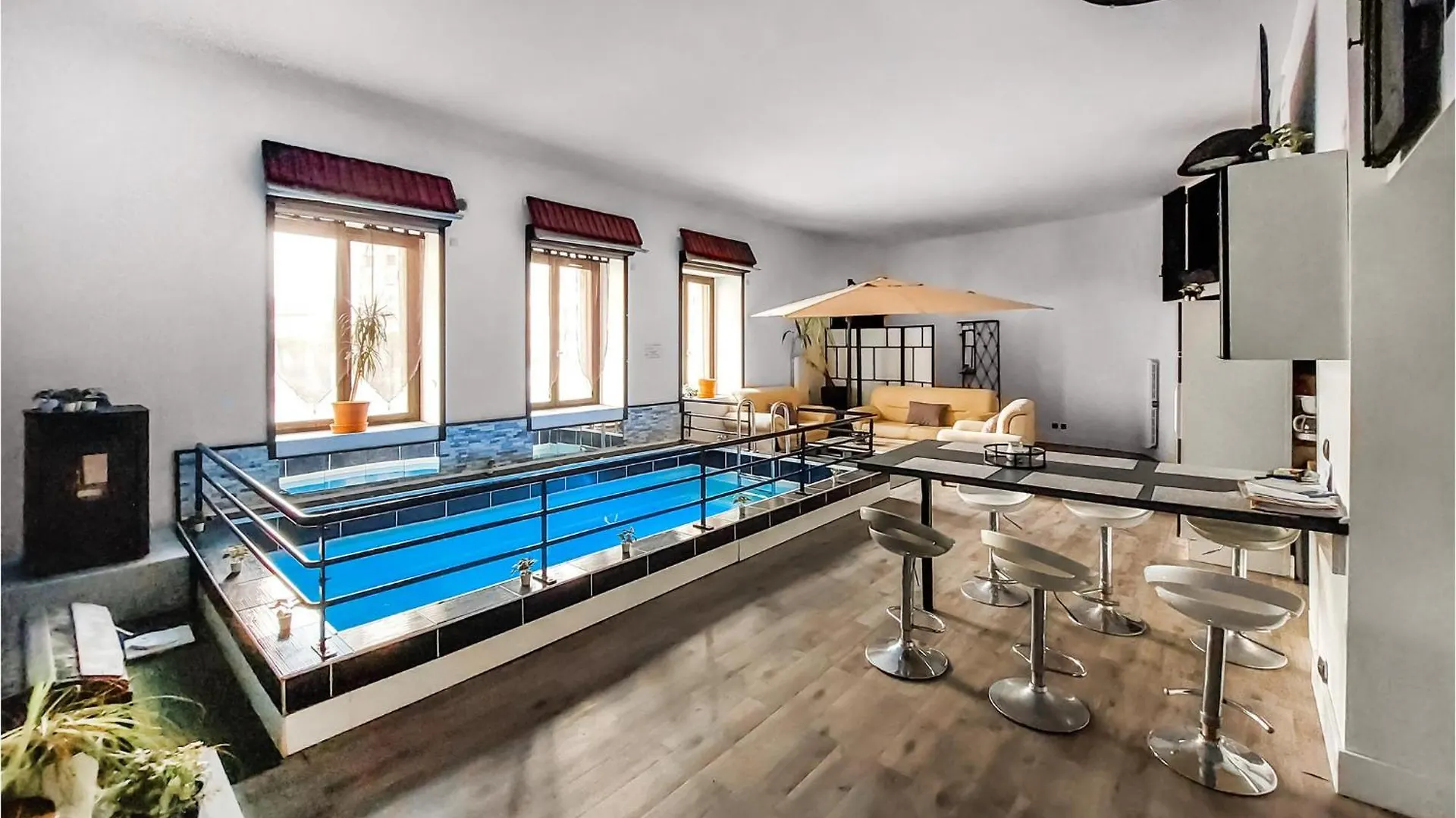 Gorgeous Apartment In Saint-Bonnet-Le-Chatea France